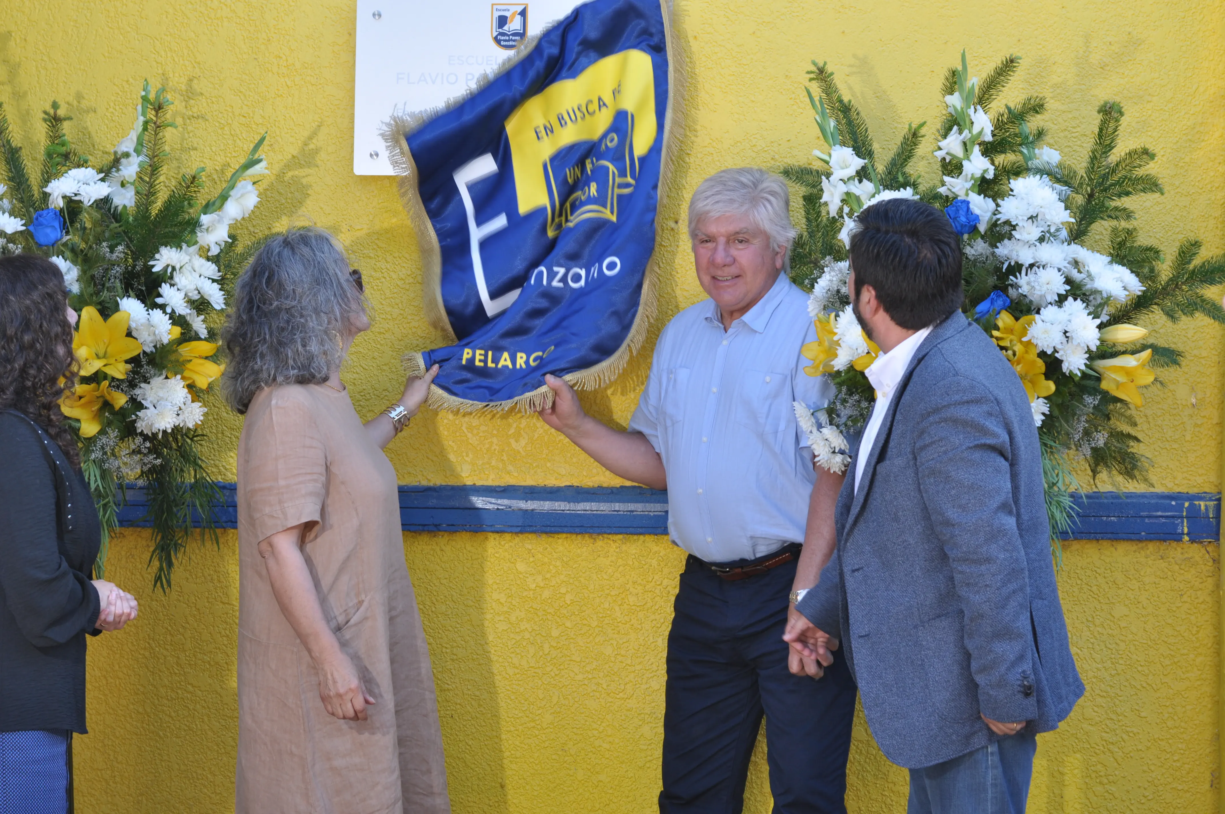 Escuela El Manzano cambia de nombre en homenaje a querido benefactor 